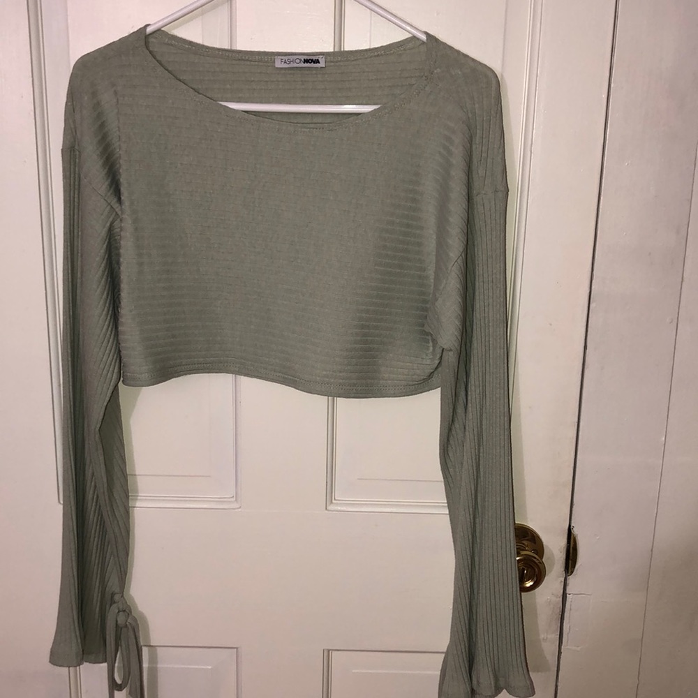 Ribbed longsleeve crop shirt